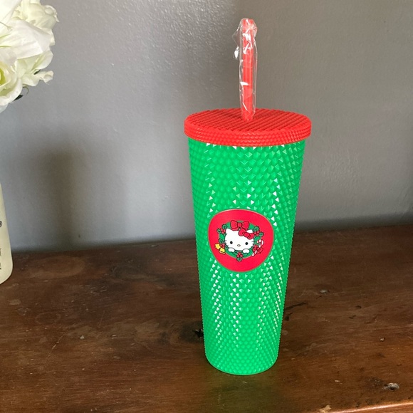 NWT- Hello Kitty- Wreath-Textured- Green & Red- 24oz Christmas Holiday Tumbler - Picture 14 of 17